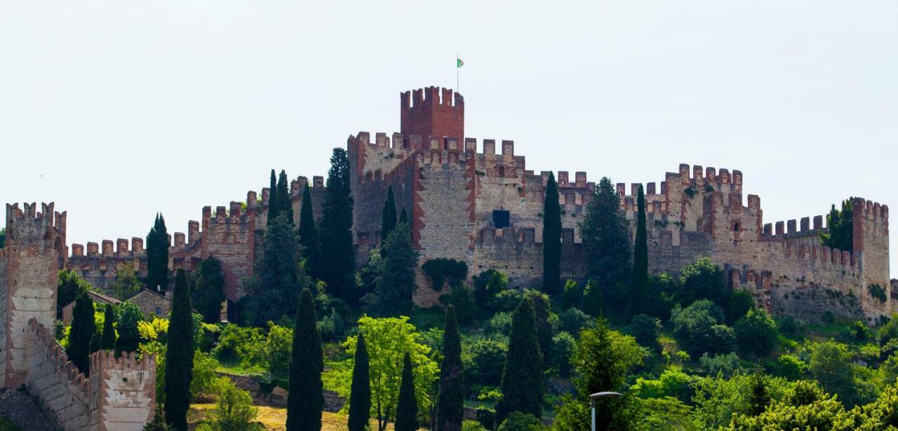 מלון סואבה La Finestra Sul Castello מראה חיצוני תמונה